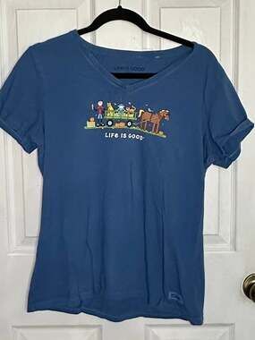 Life is Good Women's Blue V-Neck Crusher Tee Horse Harvest Hayride Graphic